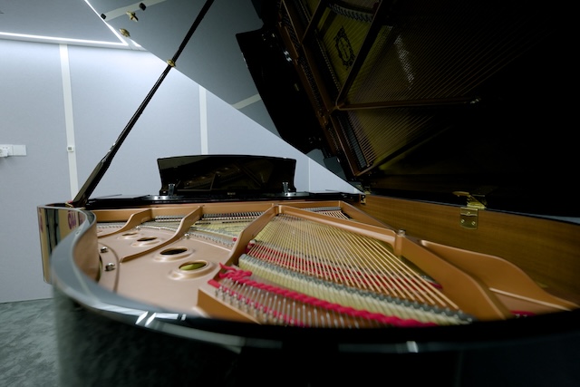 YAMAHA C2X closeup 三角琴房近鏡