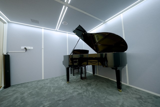 YAMAHA C2X 三角琴房